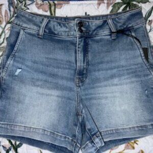 STUDIO BLUE SHORTS SIZE 4